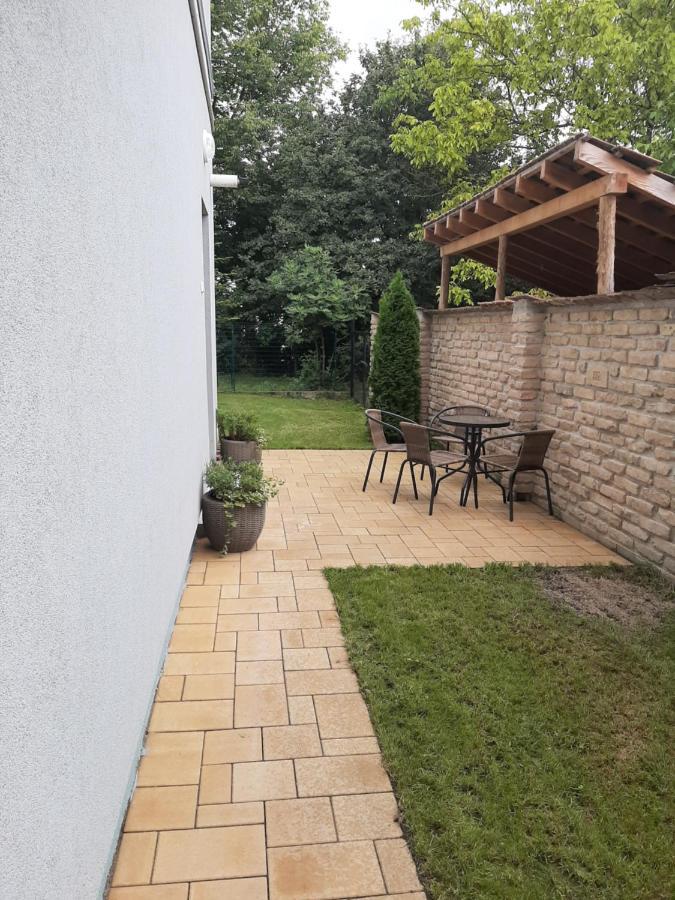 Megyeri Apartman Pócsmegyer Exterior foto
