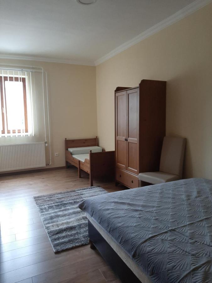 Megyeri Apartman Pócsmegyer Exterior foto
