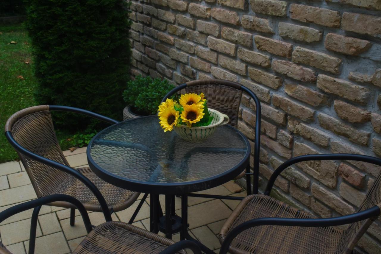 Megyeri Apartman Pócsmegyer Exterior foto